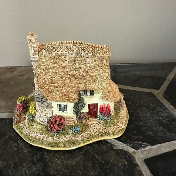 Charming Cottage Figurine with Floral Accents - Picture 3 of 6